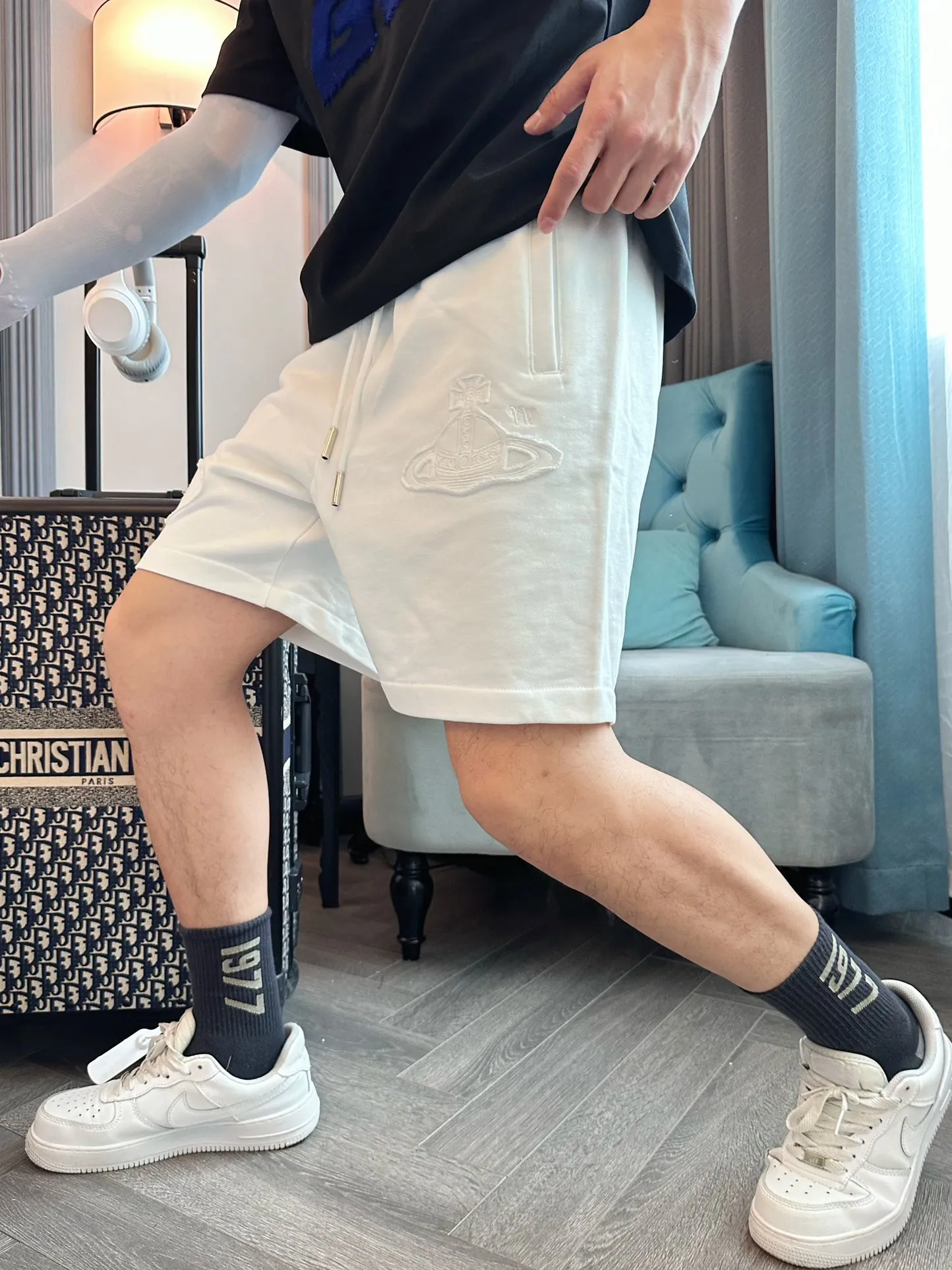 The Queen Mother's three-standard complete 2026 summer New Arrival men's casual shorts, advanced custom-made fabric Breathable fabric, Breathable elasticity and comfort, impeccable details, top-grade accessories, original logo design concept, delicate and soft feel! The upper body fit is awesome! Size: M-XXXL Please state your height and weight when ordering